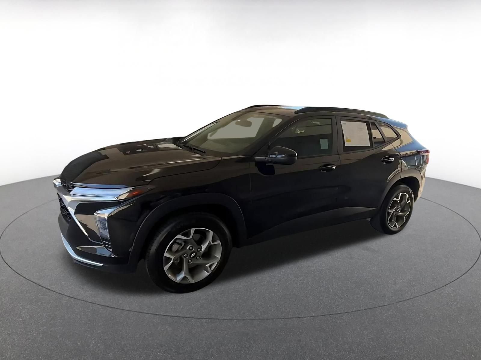 Used 2025 Chevrolet Trax LT FWD image 7