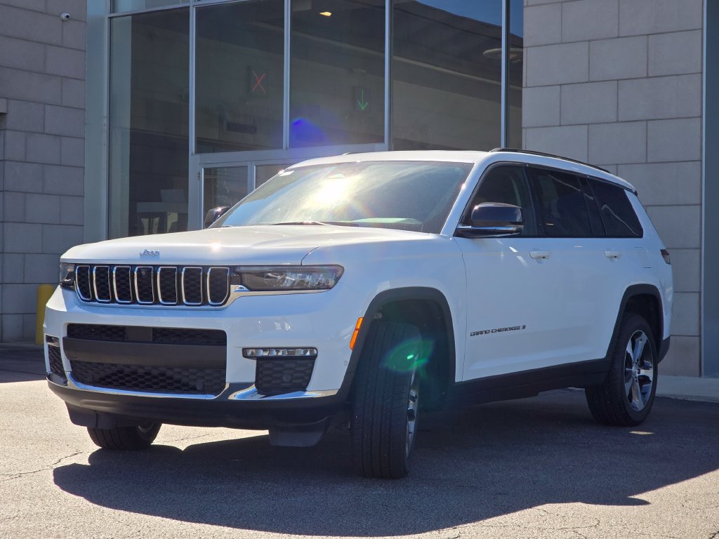 Used 2023 Jeep Grand Cherokee L Limited w/ Luxury Tech Group II AWD/4WD image 13