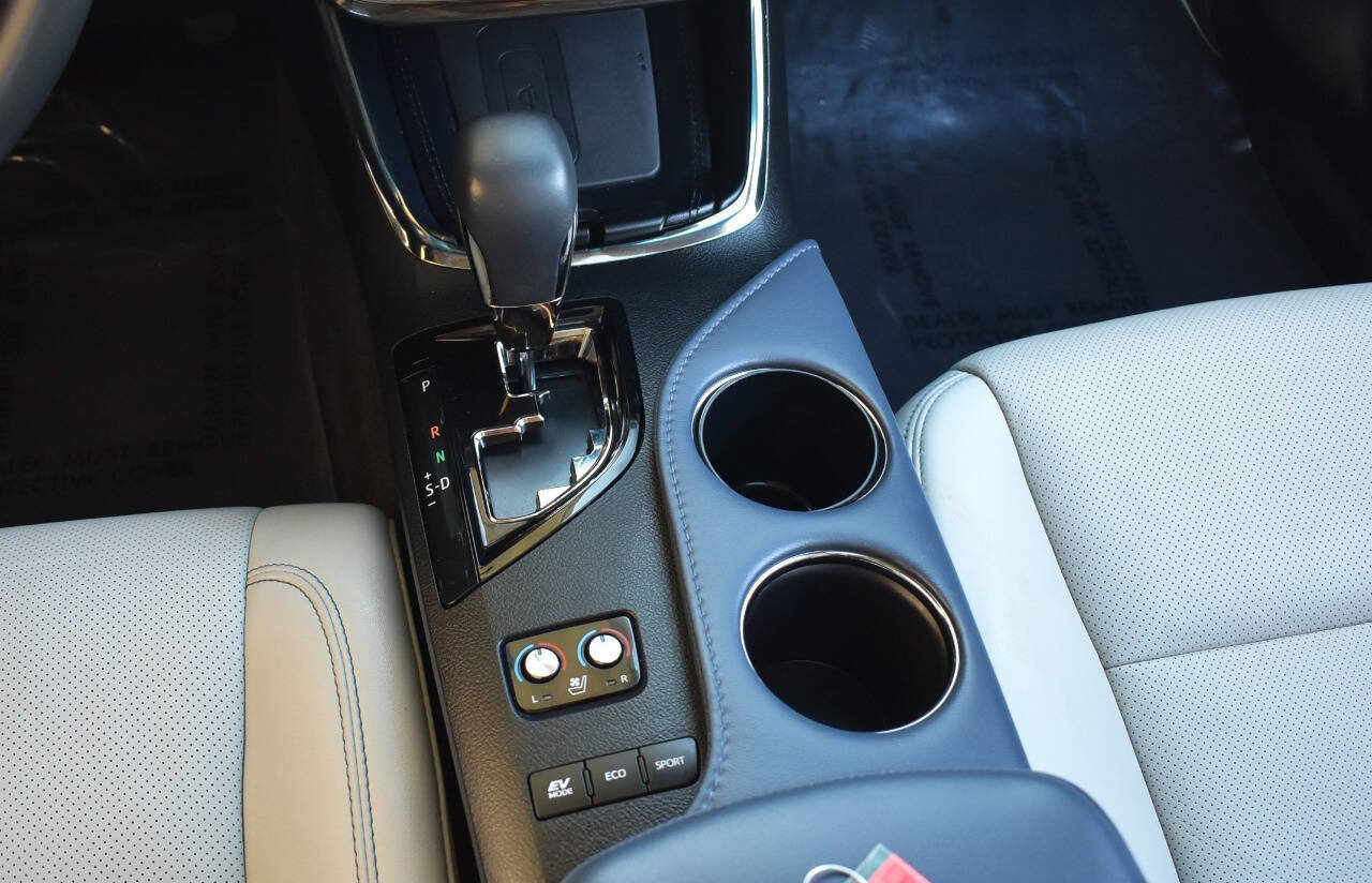Used 2014 Toyota Avalon Limited w/ Technology Package FWD image 36