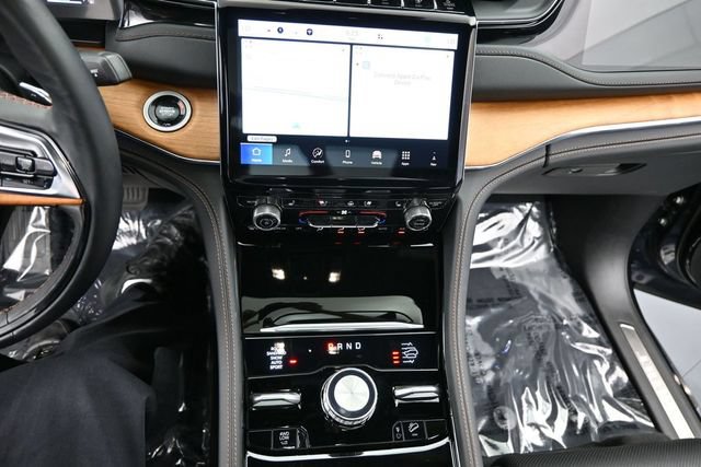 Used 2024 Jeep Grand Cherokee Summit AWD/4WD image 11