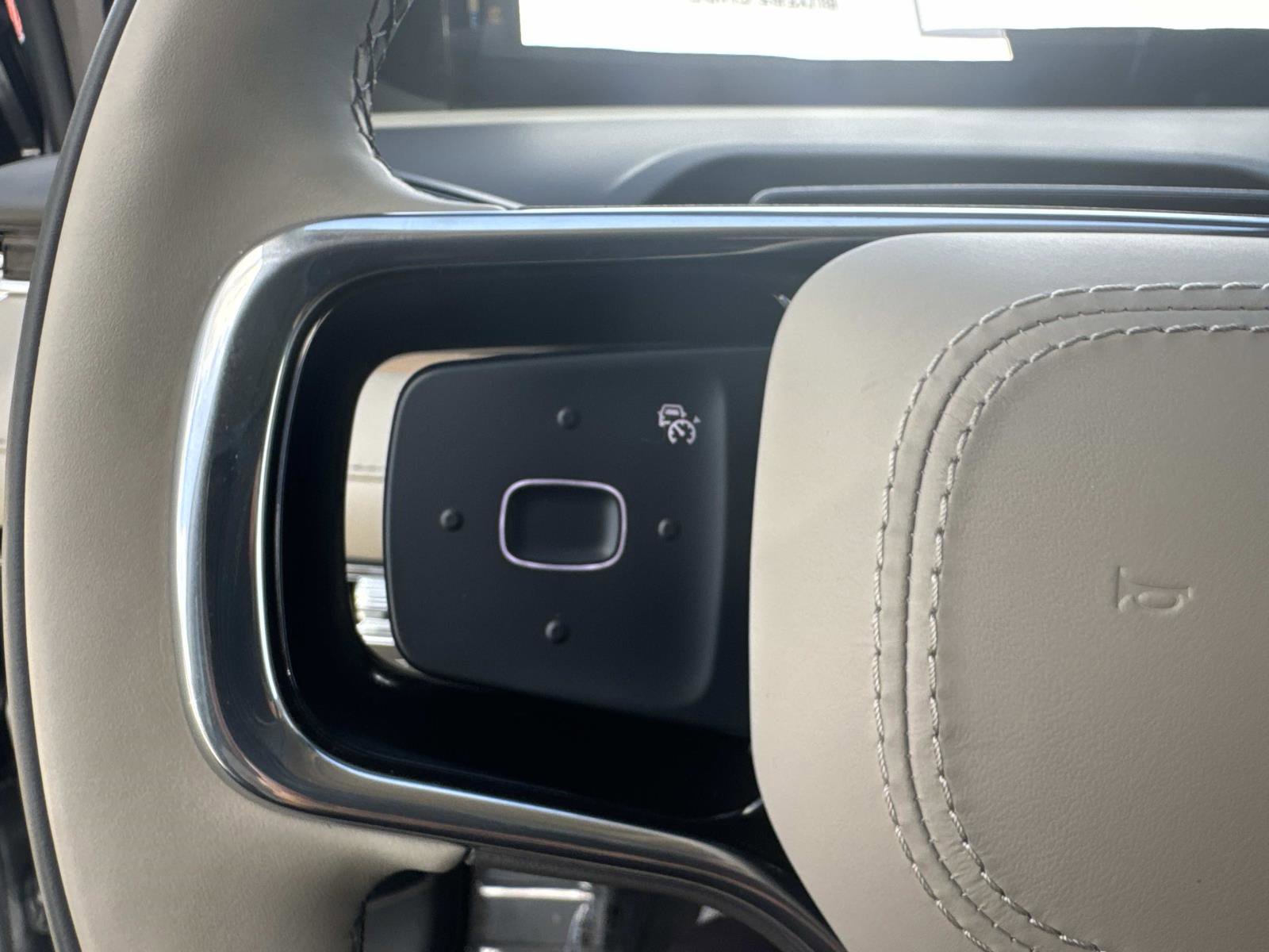 Used 2025 Lincoln Nautilus Reserve image 27