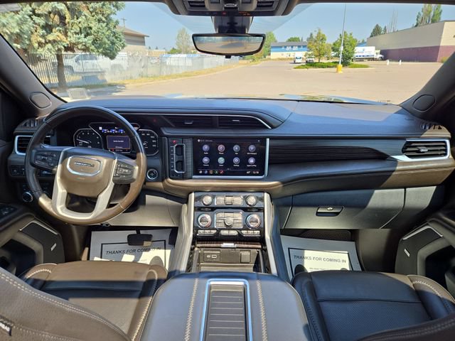 Used 2021 GMC Yukon XL Denali w/ Denali Ultimate Package AWD/4WD image 3