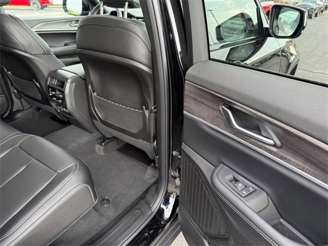 New 2025 Jeep Grand Cherokee Limited w/ Black Appearance Package image 13