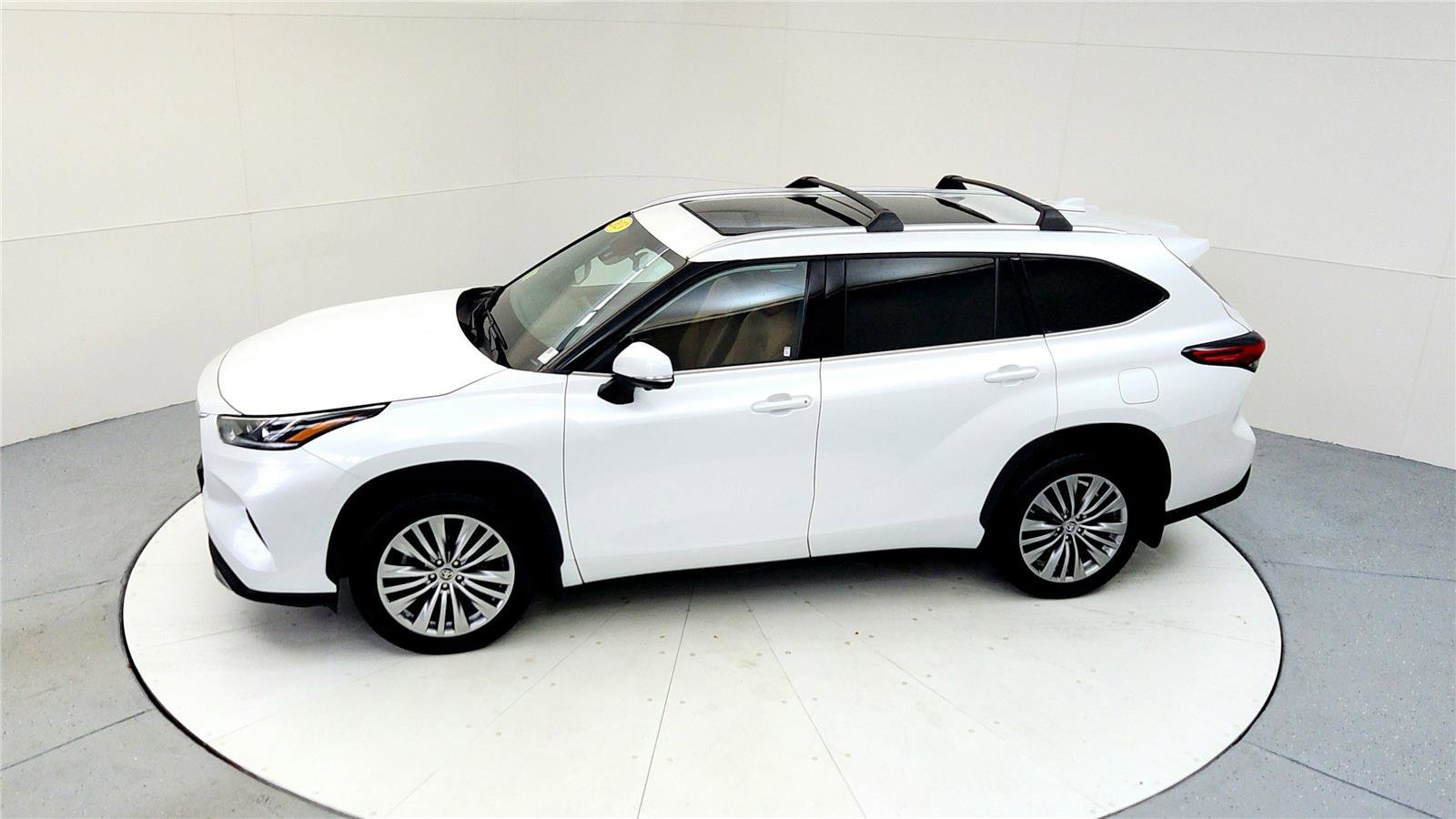 Used 2023 Toyota Highlander Platinum image 15