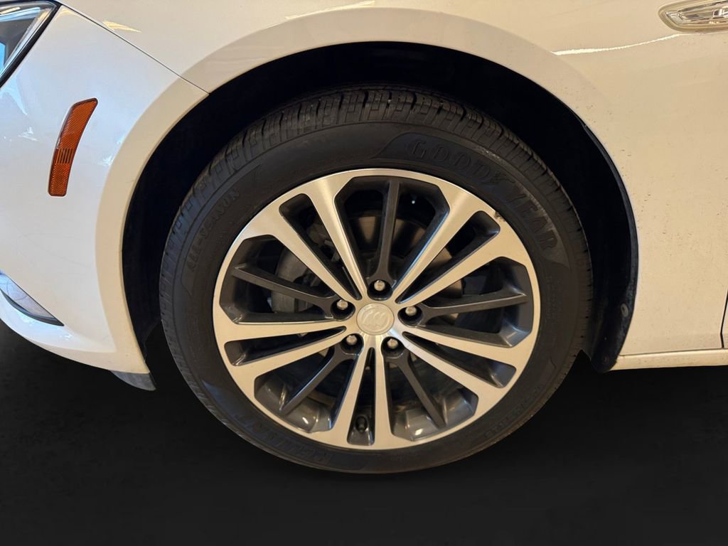 Used 2019 Buick Regal Essence w/ Sights and Sounds Package FWD image 9