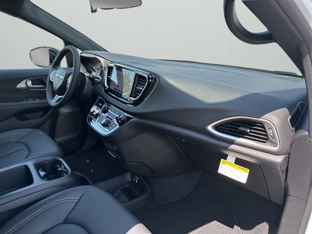 New 2026 Chrysler Voyager LX image 14