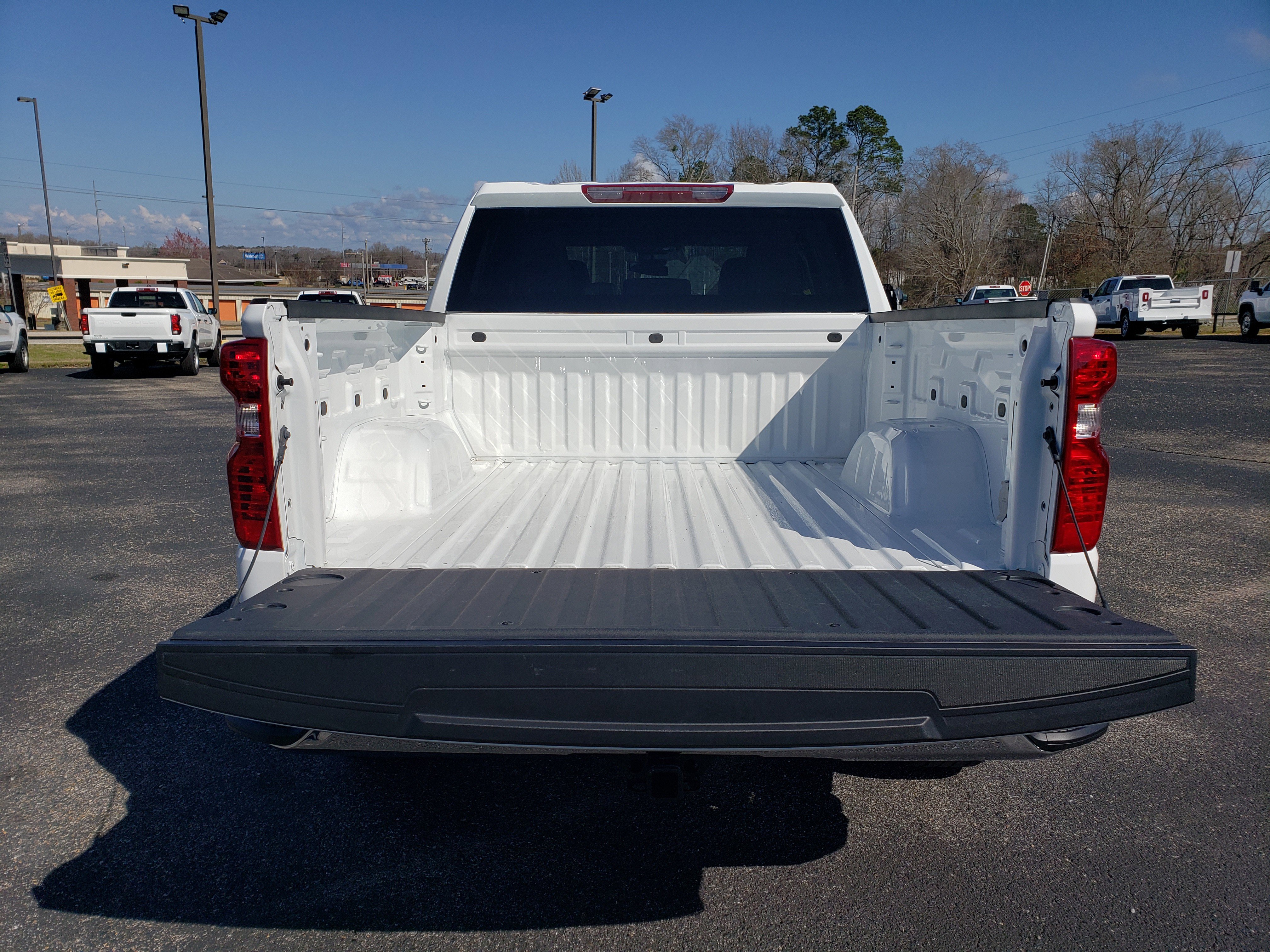 Used 2024 Chevrolet Silverado 1500 LT image 9