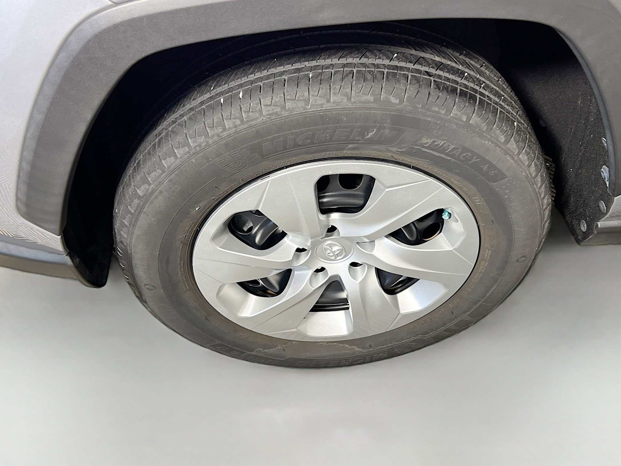 Used 2021 Toyota RAV4 LE image 14