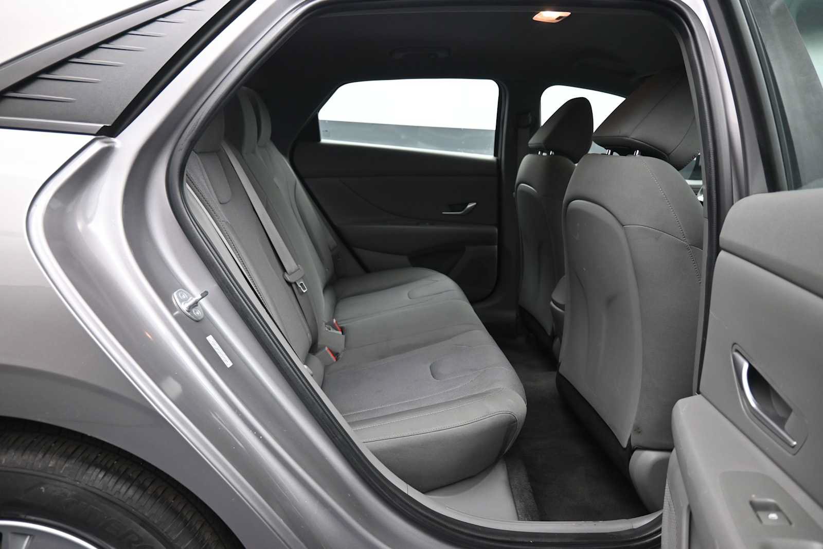 Certified 2023 Hyundai Elantra SE FWD image 22