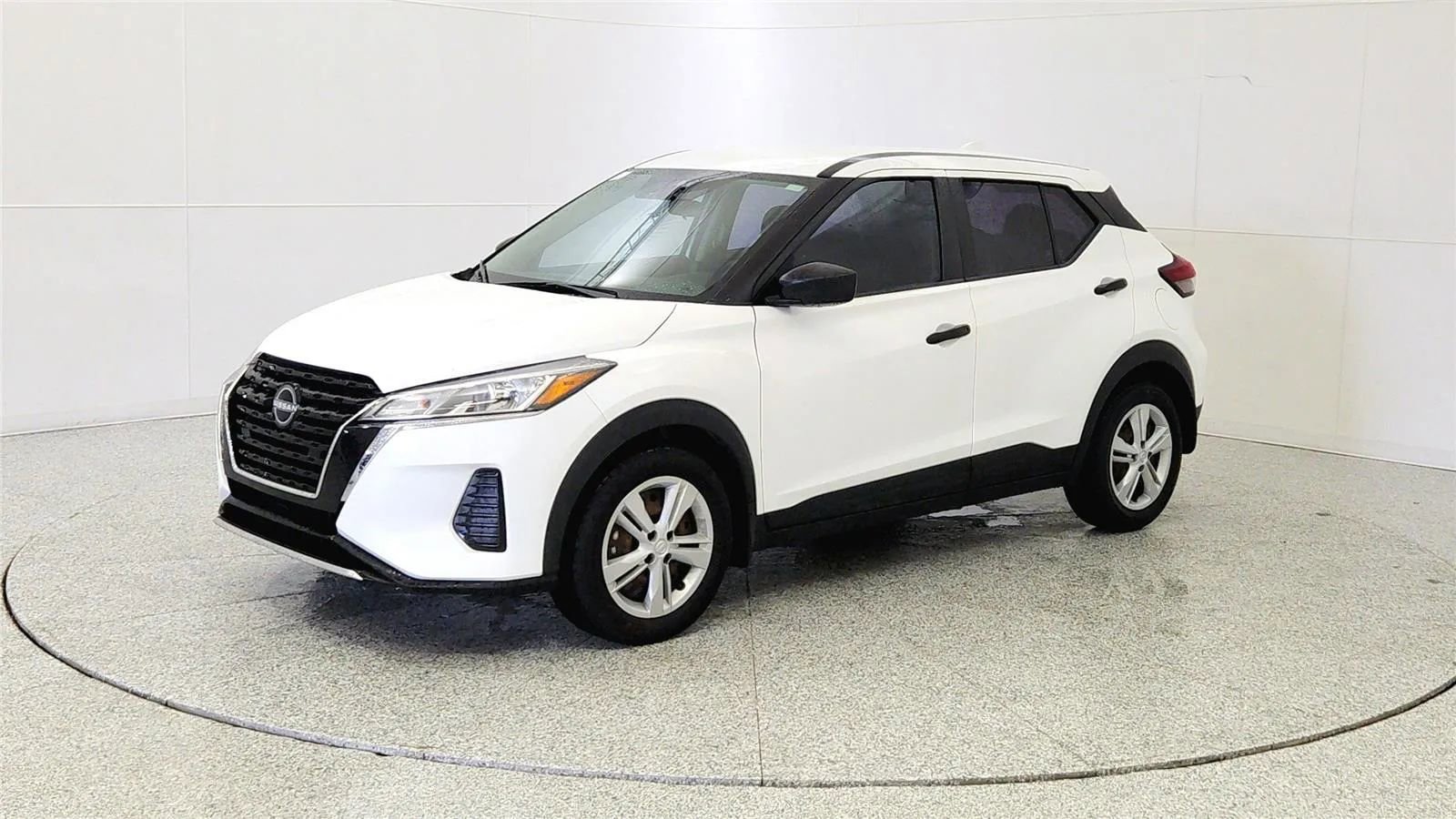 Used 2023 Nissan Kicks S FWD image 3