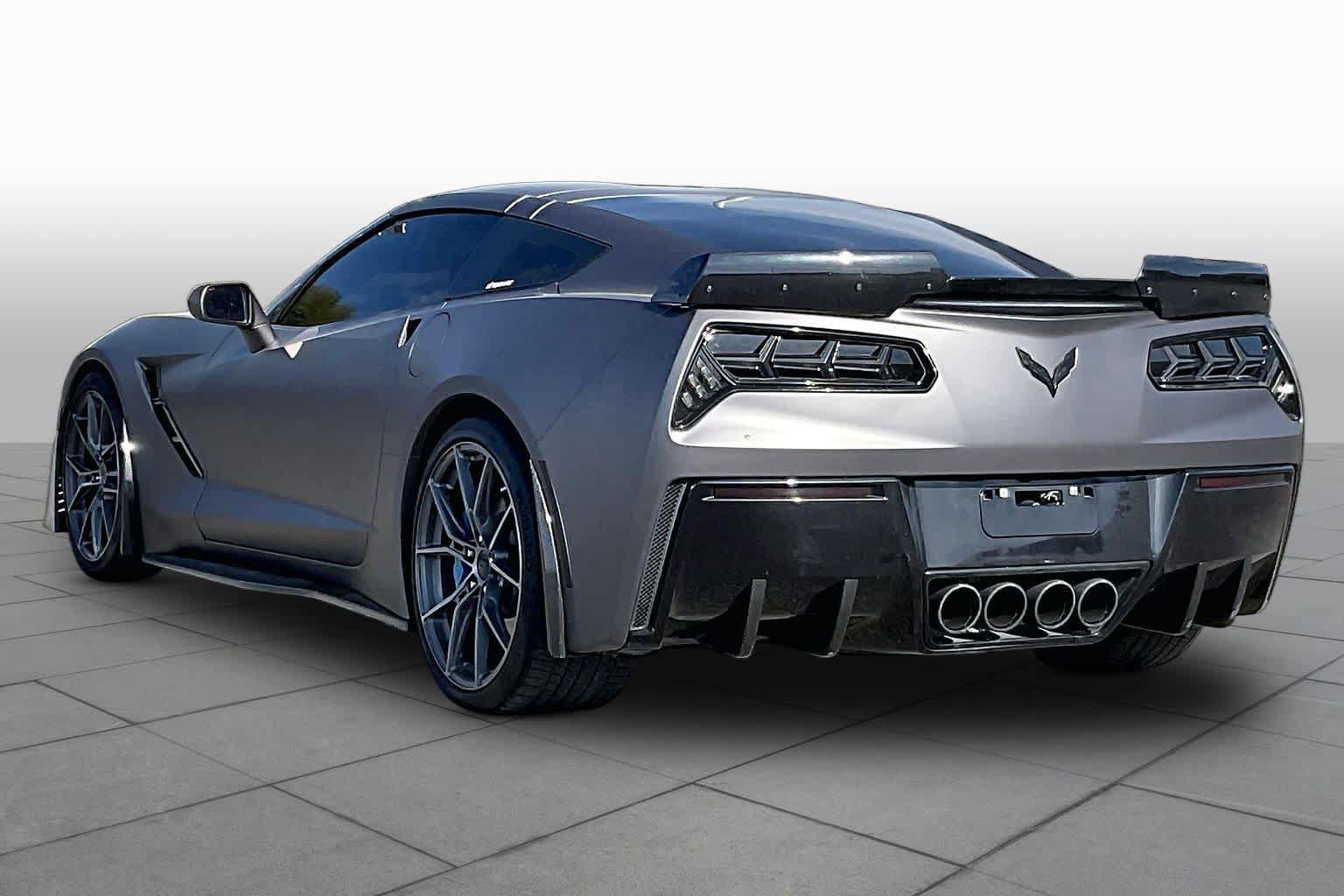 Used 2019 Chevrolet Corvette Stingray Coupe w/ 1LT RWD image 11