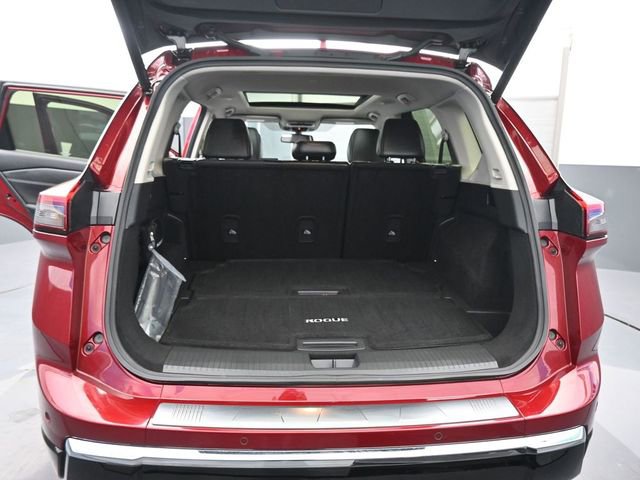 Used 2024 Nissan Rogue Platinum image 8