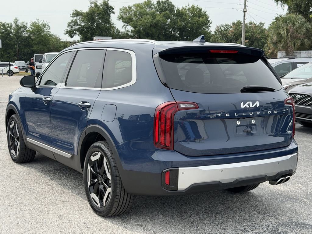 Certified 2023 Kia Telluride S w/ S Sunroof Package AWD/4WD image 7