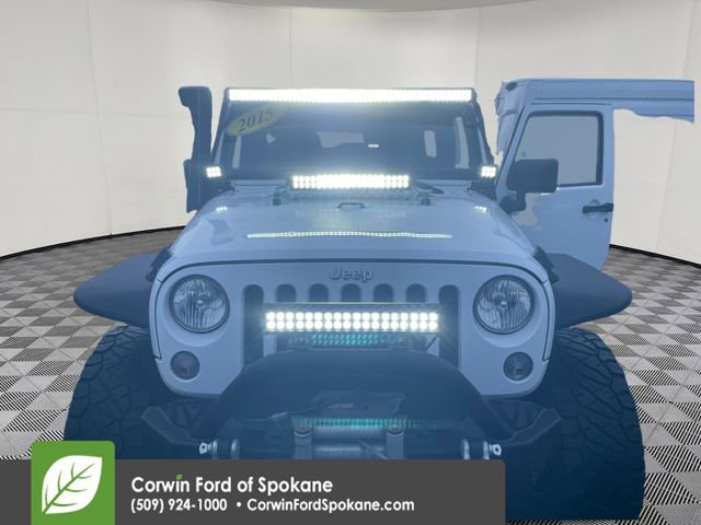 Used 2015 Jeep Wrangler Unlimited Rubicon w/ Connectivity Group image 16