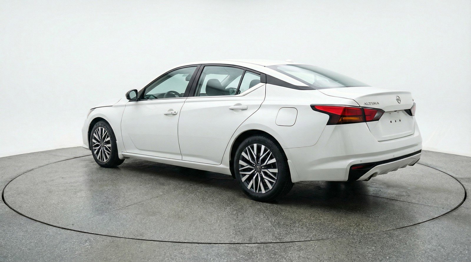 Used 2025 Nissan Altima 2.5 SV FWD image 6