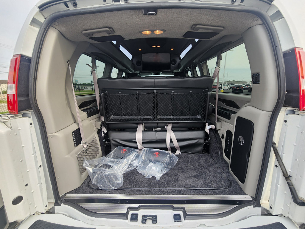 Used 2023 Chevrolet Express 2500 RWD image 18
