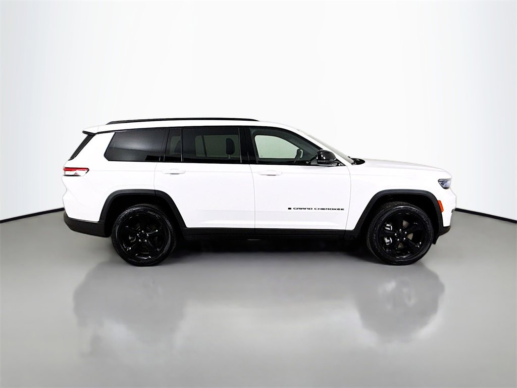 Used 2023 Jeep Grand Cherokee L Laredo image 12