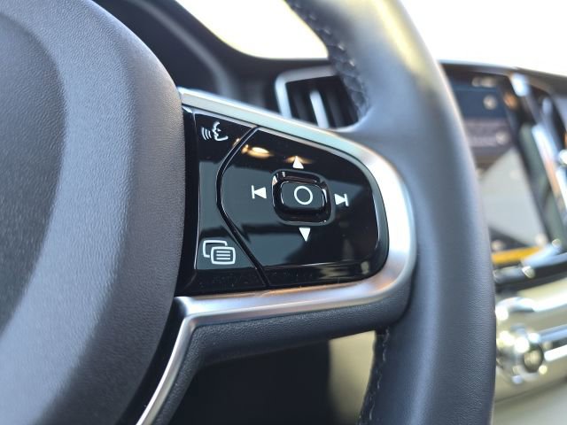 Certified 2025 Volvo XC60 B5 Ultra image 32