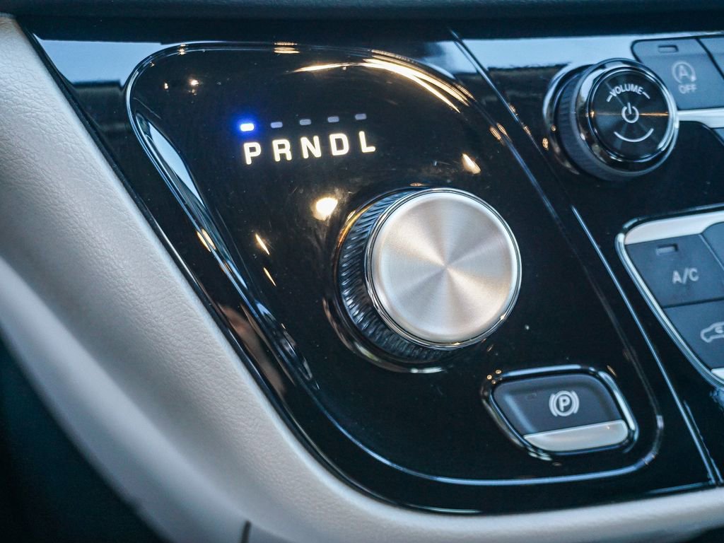 Used 2024 Chrysler Pacifica Touring-L FWD image 23