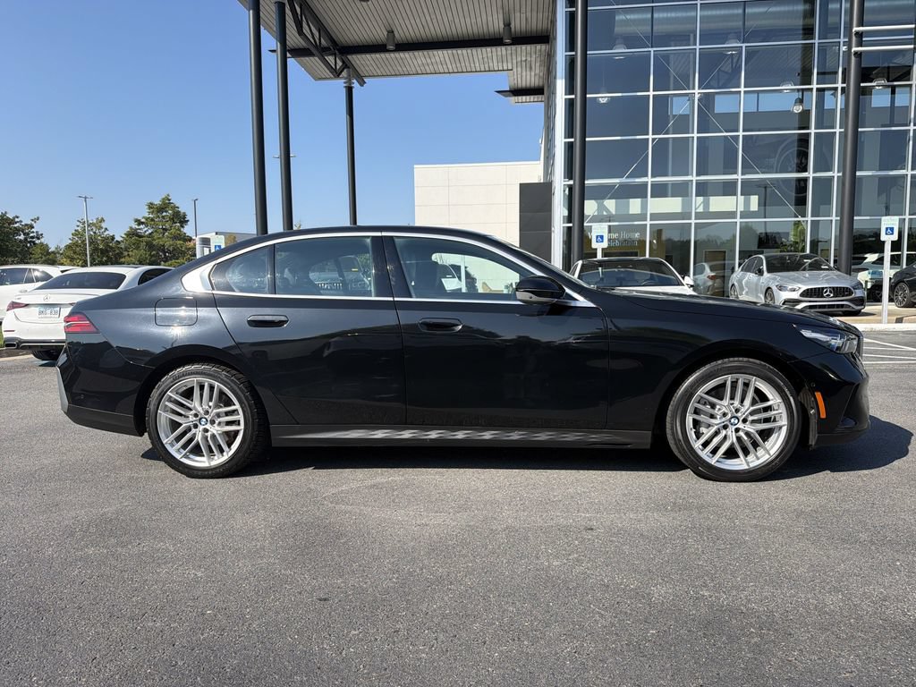Used 2024 BMW 530i RWD image 2