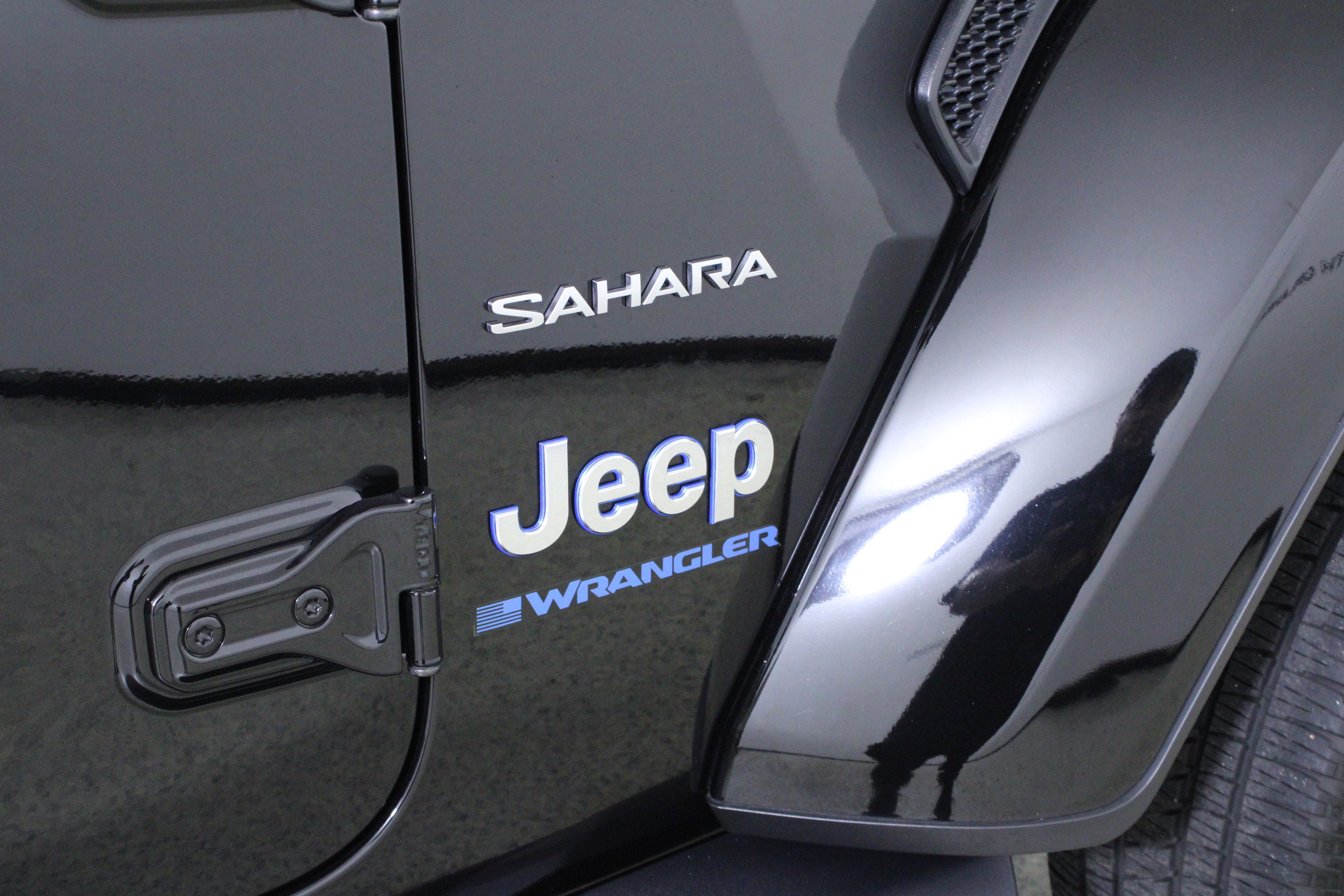 Used 2023 Jeep Wrangler Sahara w/ Cold Weather Group image 9