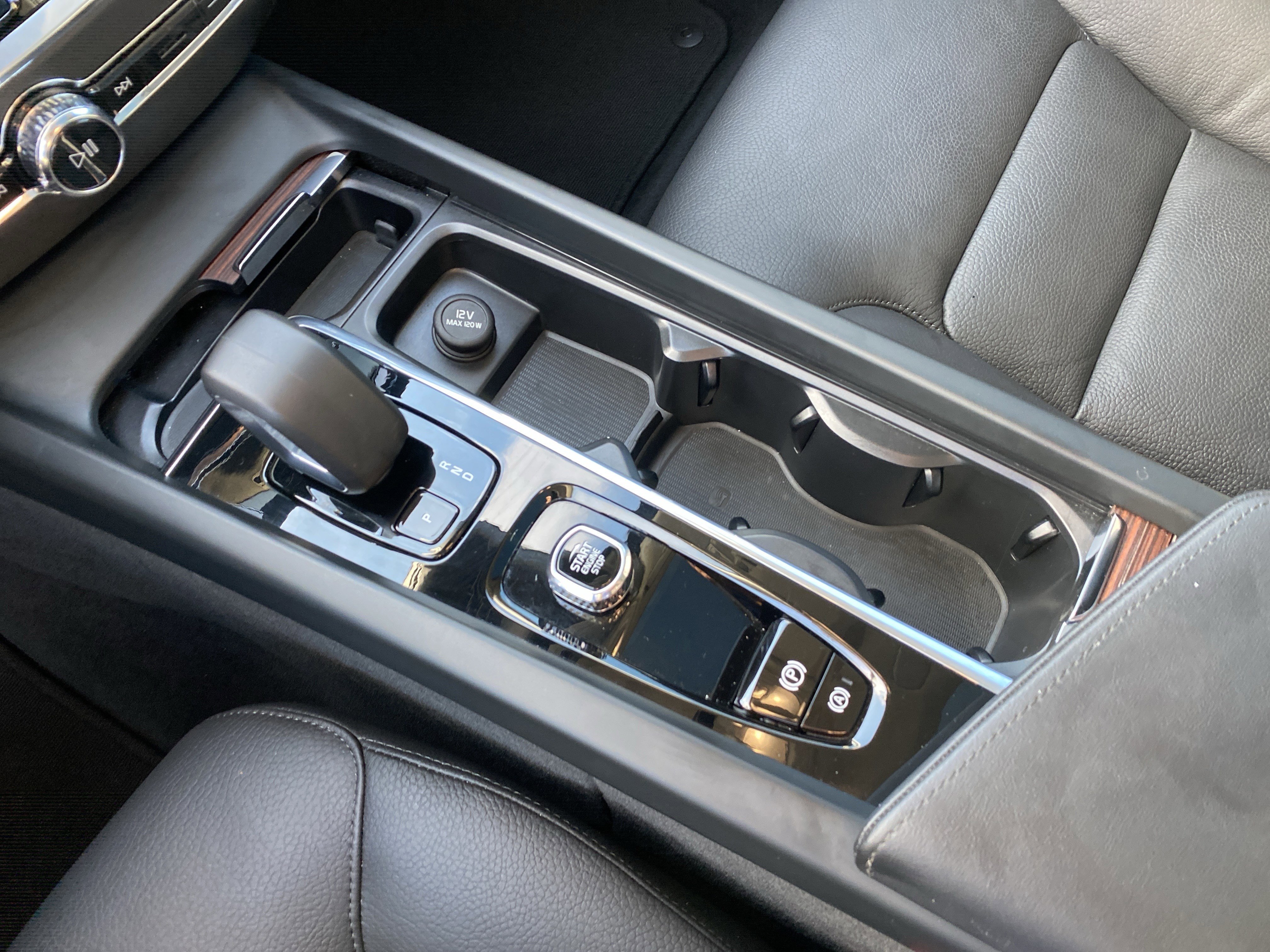 Used 2025 Volvo V60 B5 Cross Country Plus image 35