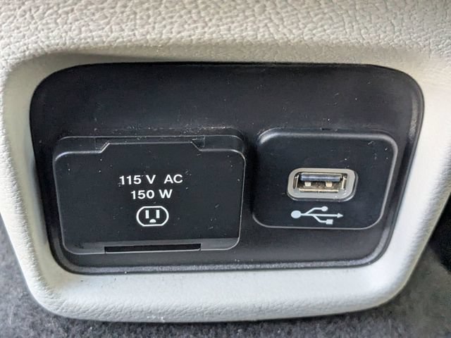 Used 2018 Jeep Compass Latitude w/ Popular Equipment Group FWD image 19