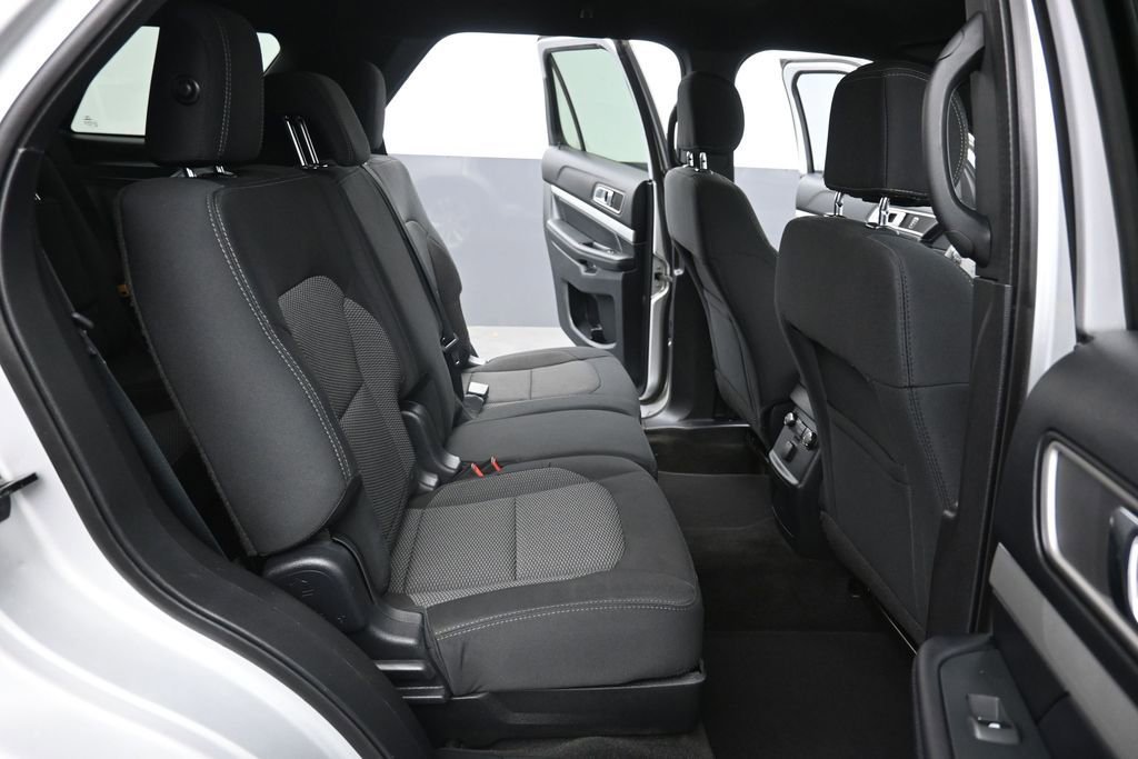 Used 2017 Ford Explorer XLT FWD image 22