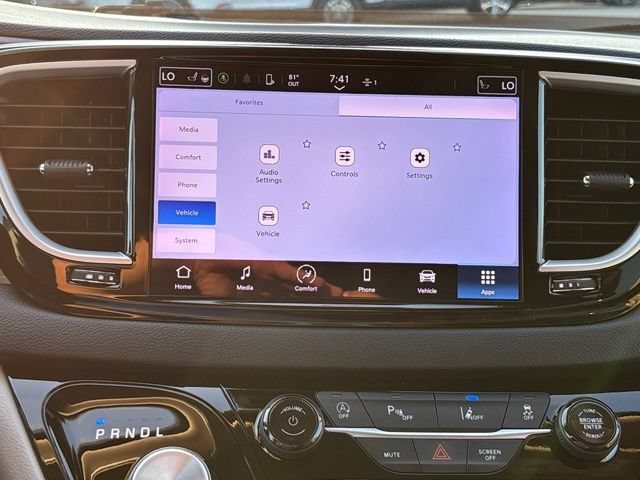 Used 2024 Chrysler Pacifica Touring-L FWD image 21