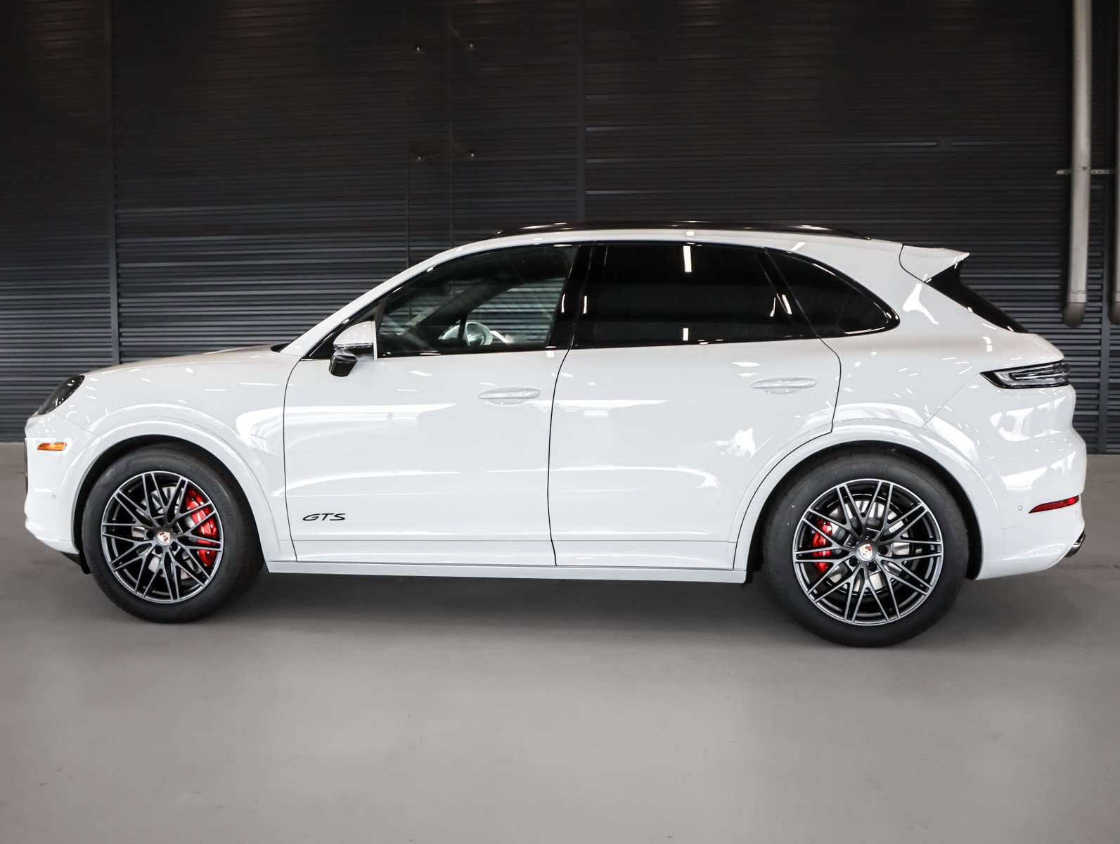 New 2026 Porsche Cayenne GTS image 2