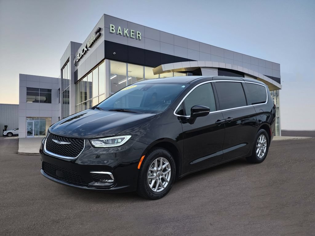 Used 2025 Chrysler Pacifica Select FWD image 1