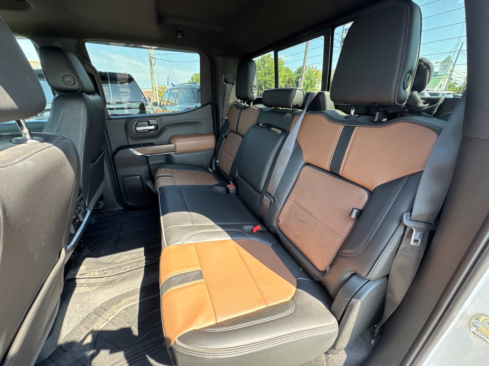Used 2020 Chevrolet Silverado 1500 High Country w/ Technology Package AWD/4WD image 29