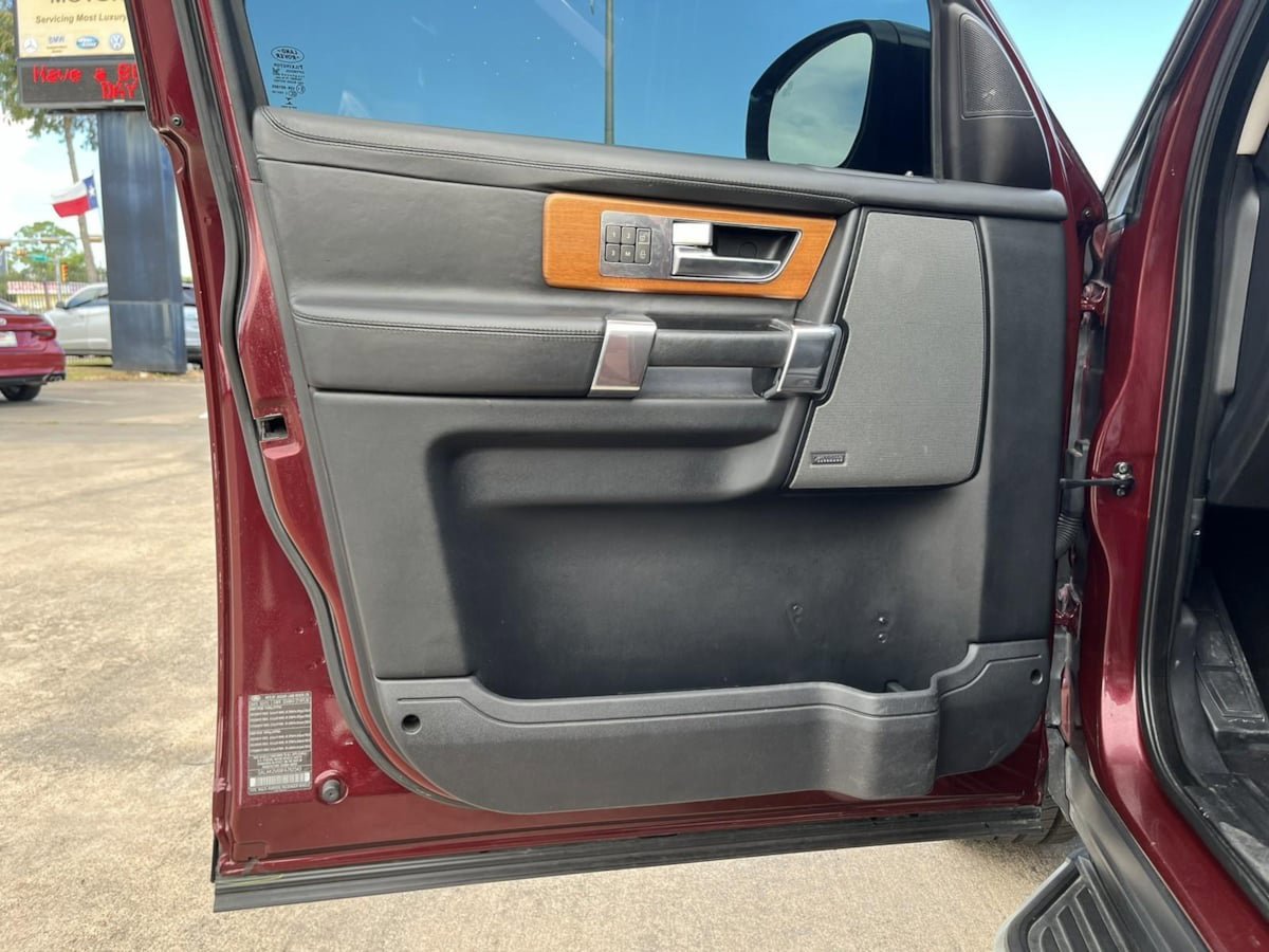 Used 2015 Land Rover LR4 HSE LUX AWD/4WD image 32