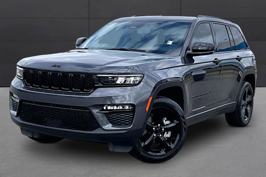 Used 2024 Jeep Grand Cherokee Limited w/ Black Appearance Package AWD/4WD image 1