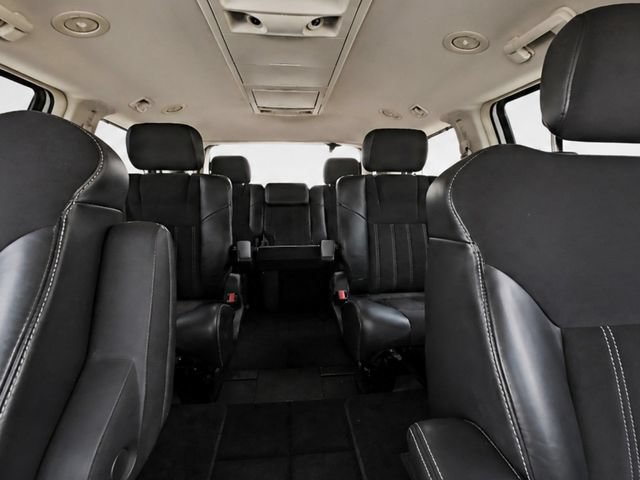 Used 2016 Chrysler Town & Country Limited FWD image 15