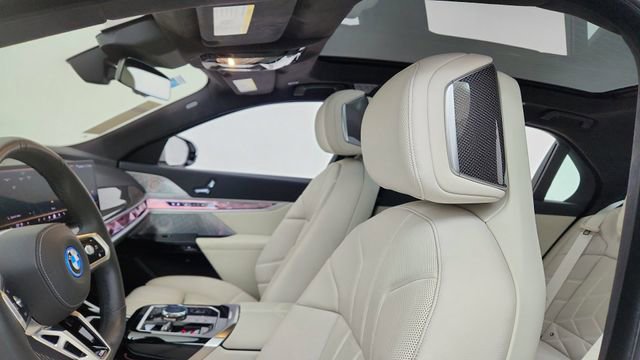 Used 2023 BMW i7 xDrive60 w/ Executive Package 2 image 33