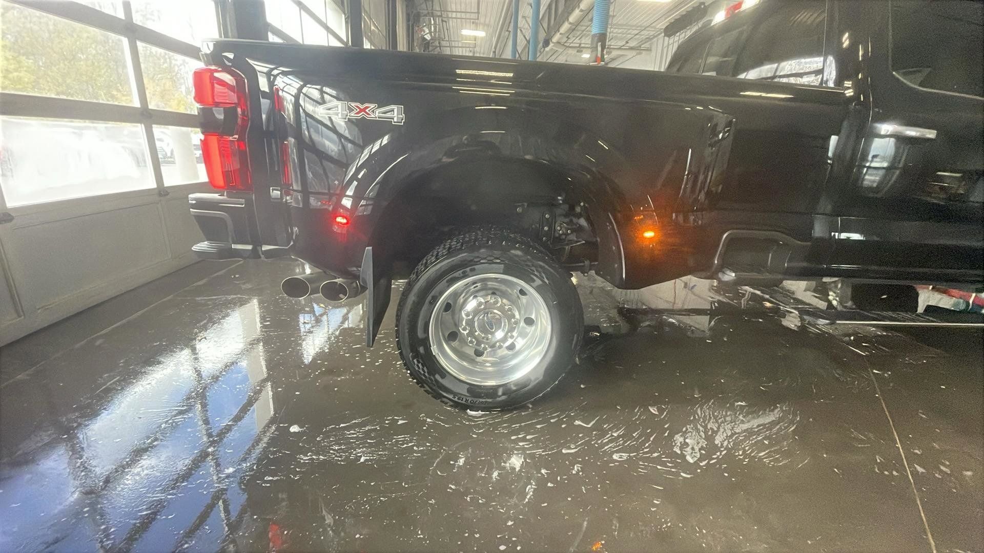 Certified 2024 Ford F450 Platinum w/ Camper Package image 23