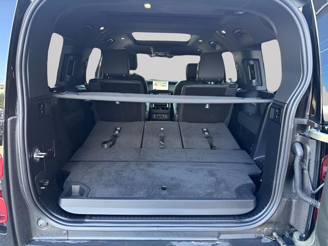 Certified 2025 Land Rover Defender 130 X-Dynamic SE AWD/4WD image 35