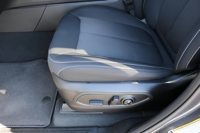 Used 2025 Jeep Grand Cherokee Laredo X image 14