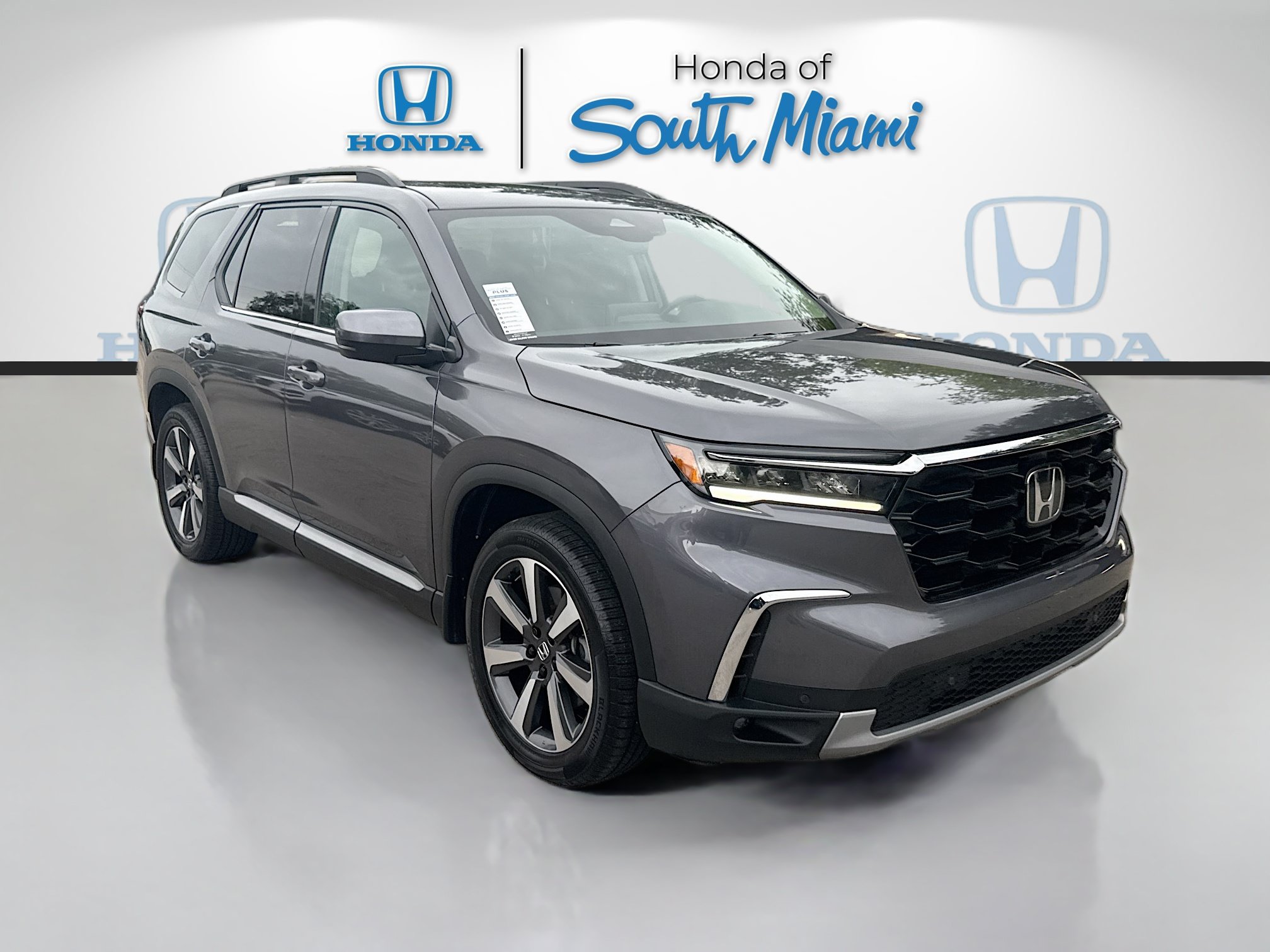 Certified 2025 Honda Pilot Touring image 1