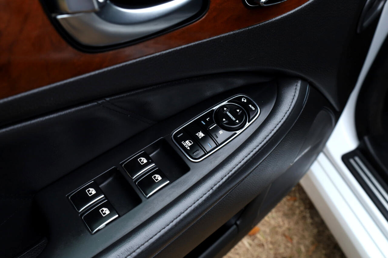 Used 2016 Hyundai Equus Signature image 31