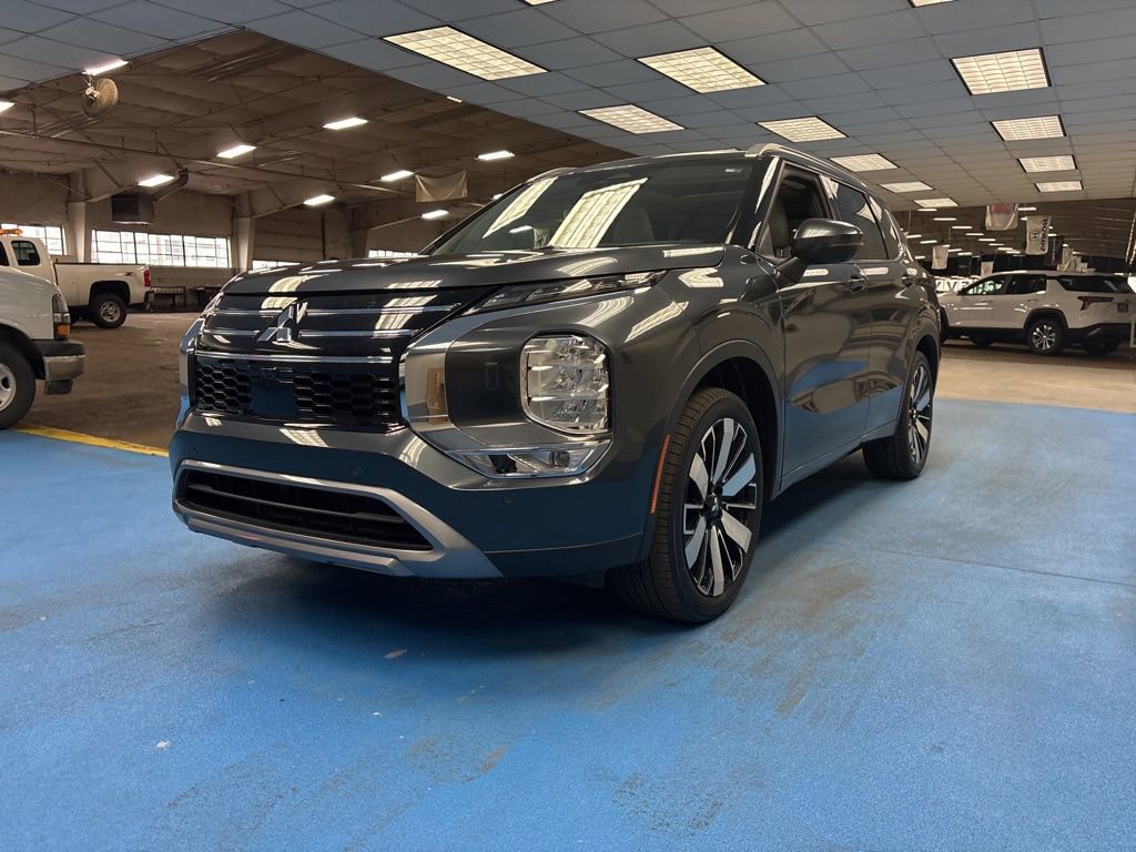 Used 2025 Mitsubishi Outlander SEL image 11