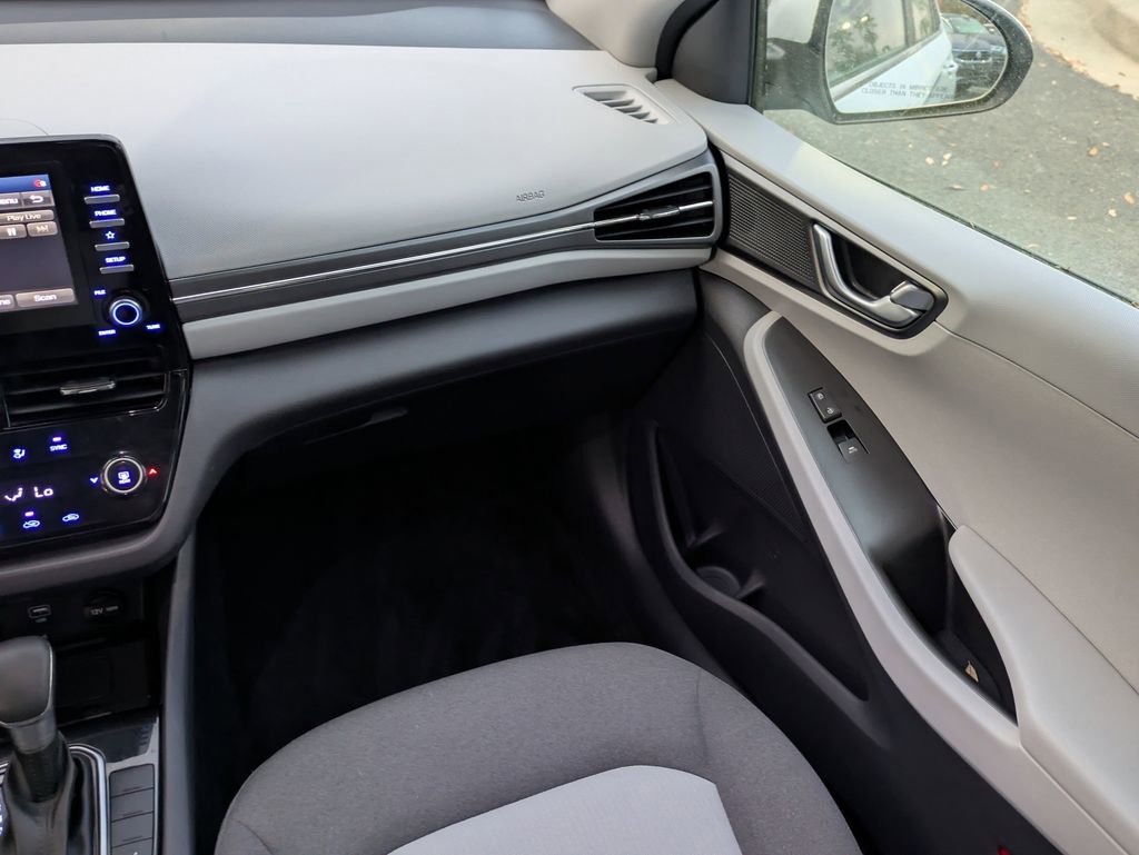 Used 2020 Hyundai Ioniq SEL image 17