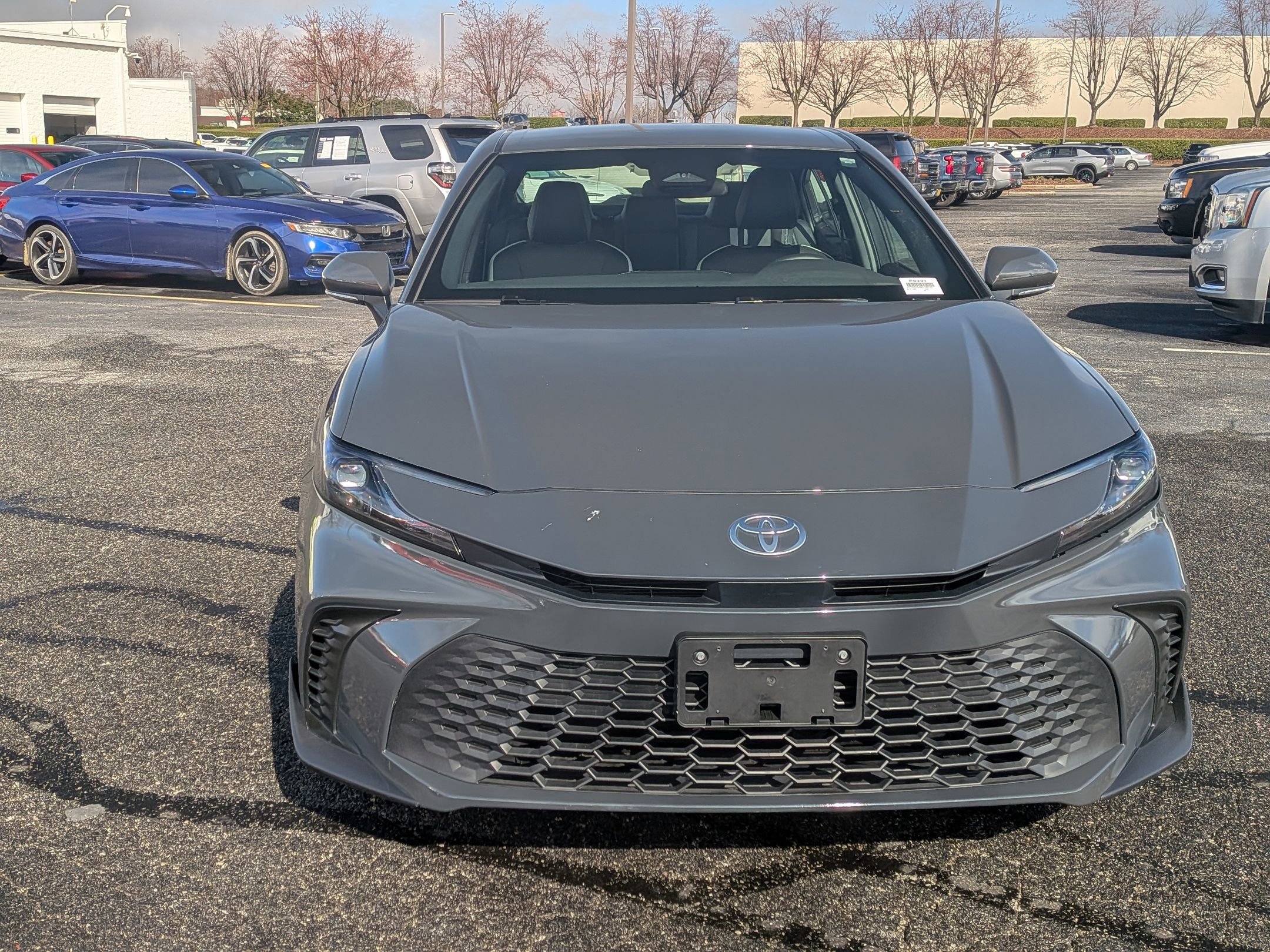 Used 2025 Toyota Camry SE image 3