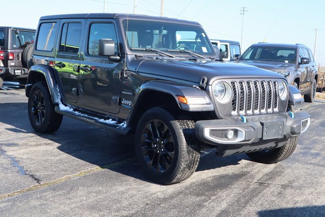Used 2022 Jeep Wrangler Unlimited Sahara w/ Cold Weather Group image 2