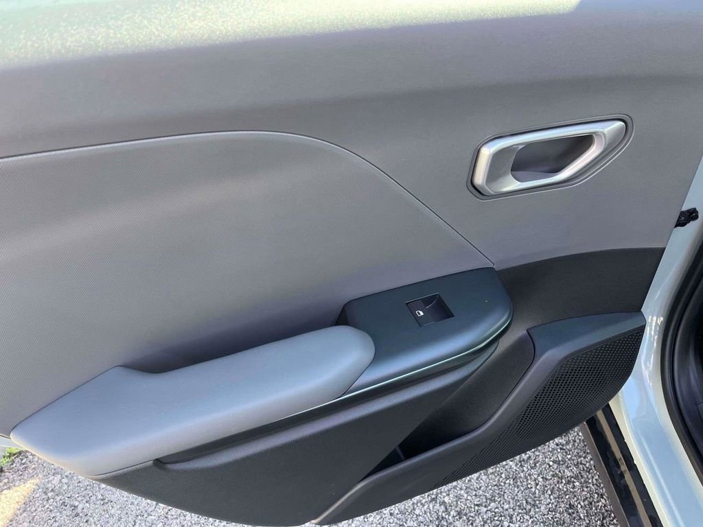 Certified 2025 Kia K4 LXS image 6