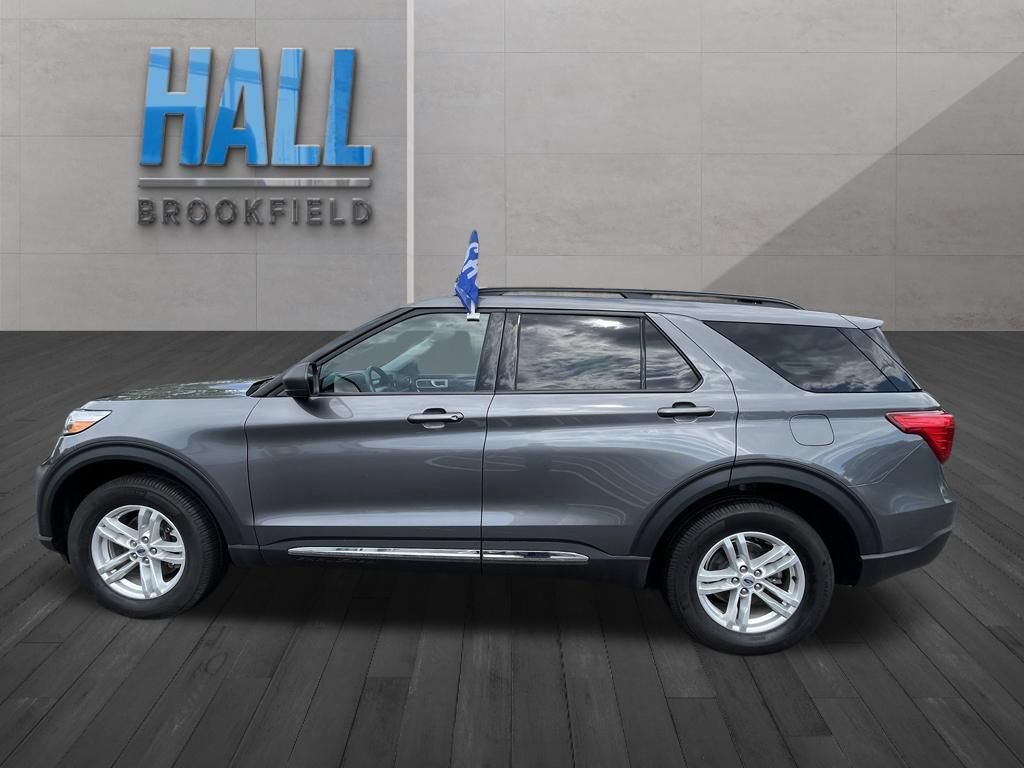 Used 2023 Ford Explorer XLT w/ Equipment Group 202A AWD/4WD image 2
