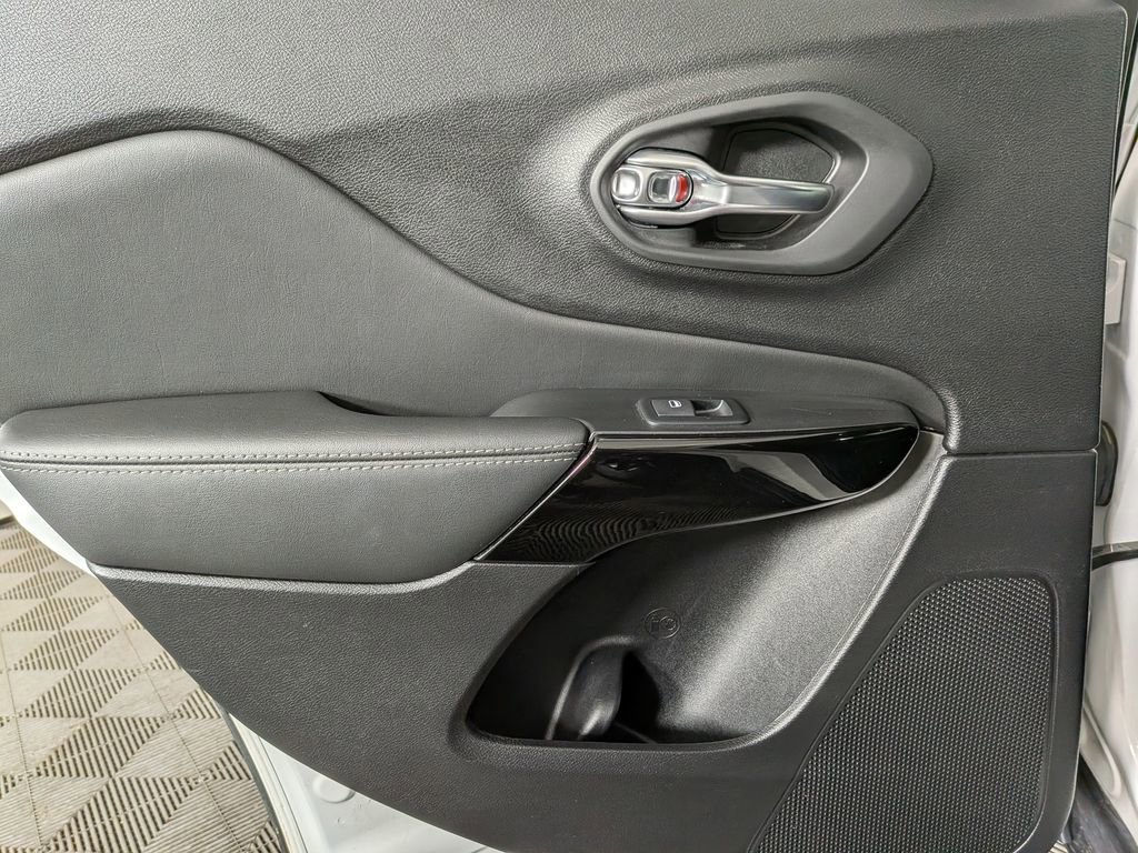 Certified 2023 Jeep Cherokee Altitude Lux image 35