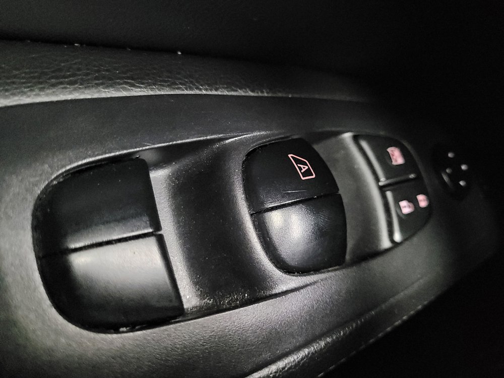 Used 2020 Nissan Pathfinder S FWD image 27