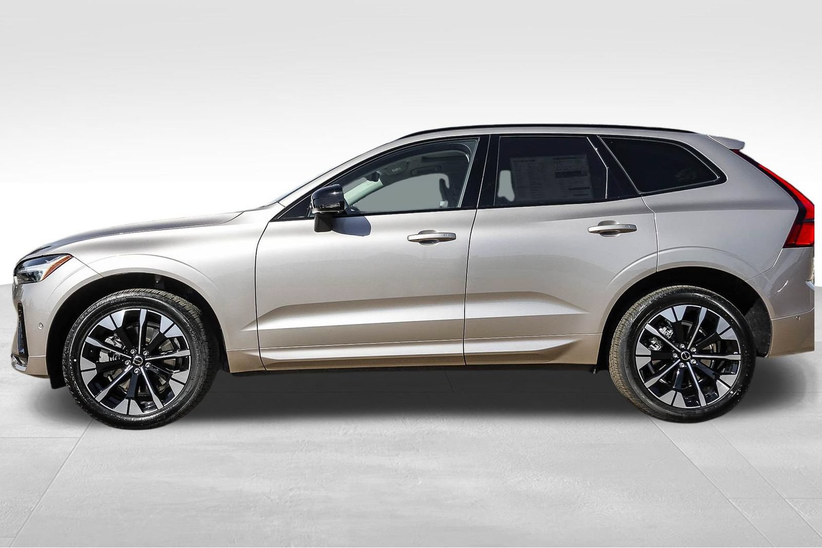New 2026 Volvo XC60 B5 Ultra w/ Climate Package AWD/4WD image 8
